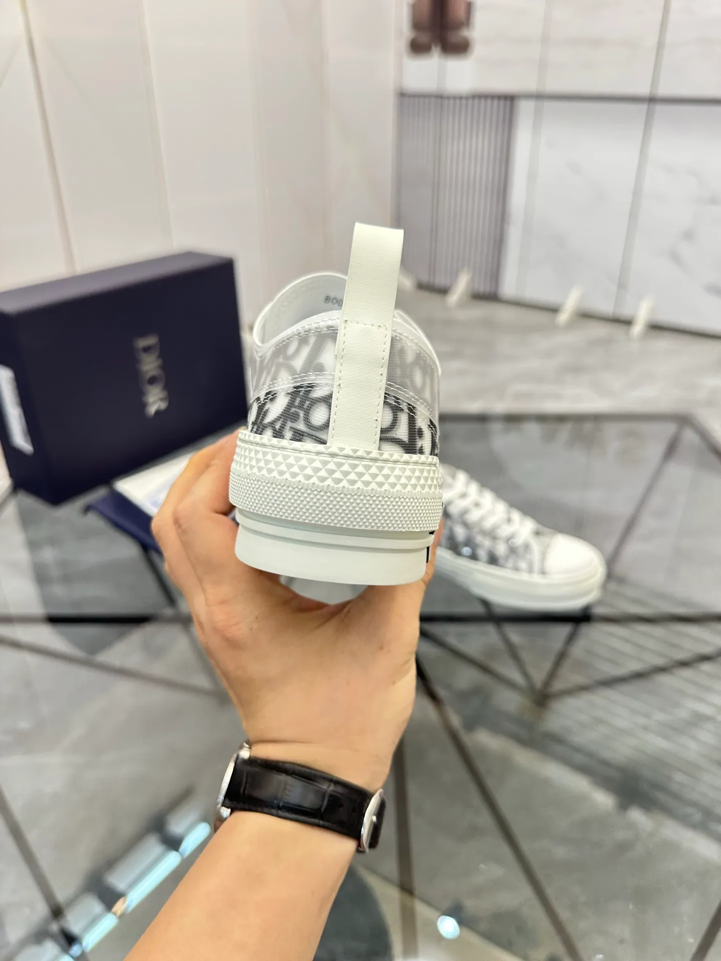 Selling men's shoes 💰: 💰P400¥ Product trademark: Dio* "Dior*" low-top casual shoes Regular size: 36-45 (can be customized to 46) Couple style B23 Product materials: Upper imported original fabric, breathable lining, original outsole. No.: 007